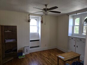 815 N Capitol Ave, Unit B in Lansing, MI - Building Photo - Building Photo