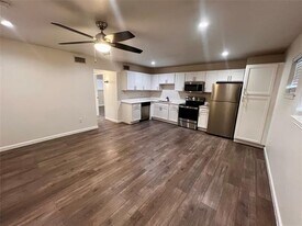 5010 San Jacinto St in Dallas, TX - Building Photo