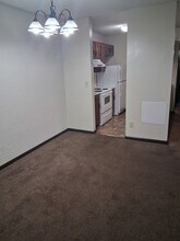 2214 SW 29th Terrace in Topeka, KS - Foto de edificio - Building Photo