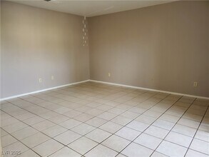 2755 Twistingbow Ln, Unit B in Las Vegas, NV - Building Photo - Building Photo