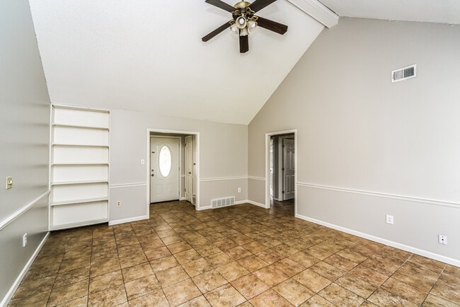 4595 S Berrypick Ln in Memphis, TN - Foto de edificio - Building Photo