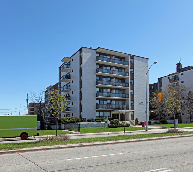 Tomanaco Apartments in Toronto, ON - Building Photo - Building Photo