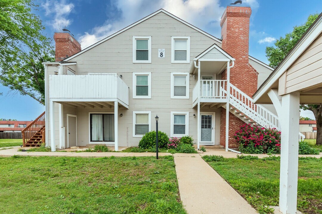 1717 S Cypress St in Wichita, KS - Building Photo