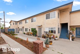 Plymouth Street Apartments in Long Beach, CA - Building Photo - Building Photo