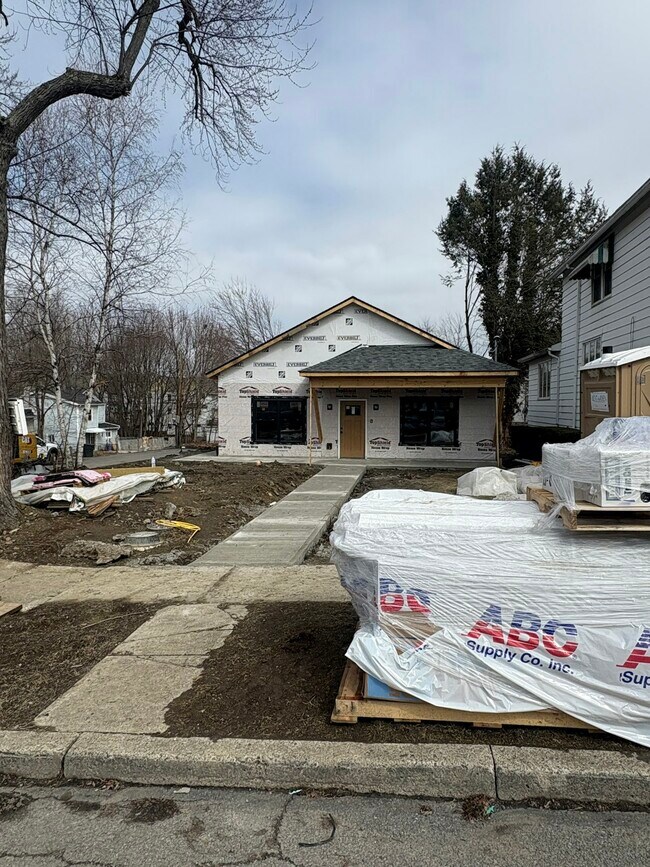 617 E Locust St in Scranton, PA - Building Photo - Building Photo