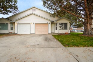 79 E 2nd St N in Middleton, ID - Building Photo