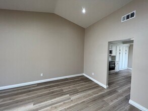 33227 Village 33 in Camarillo, CA - Building Photo - Building Photo