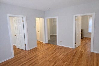 6700 S Merrill Ave, Unit 2W in Chicago, IL - Building Photo - Building Photo