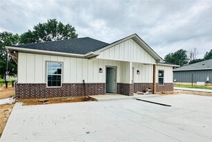 11949 County Rd 46 in Tyler, TX - Building Photo
