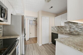 293 Country Club Dr in Jonesboro, GA - Building Photo - Building Photo