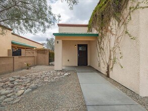 1035 N Benton Ave in Tucson, AZ - Building Photo - Building Photo