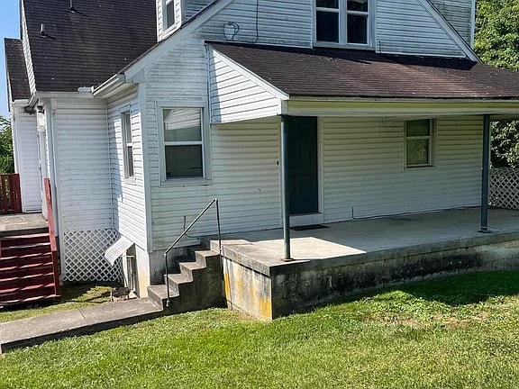 1521 E Main St in Oak Hill, WV - Foto de edificio