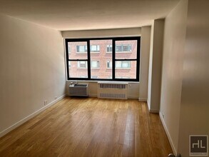 4TH AVE in New York, NY - Building Photo - Building Photo