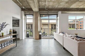 1001 Belleview St in Dallas, TX - Building Photo - Building Photo