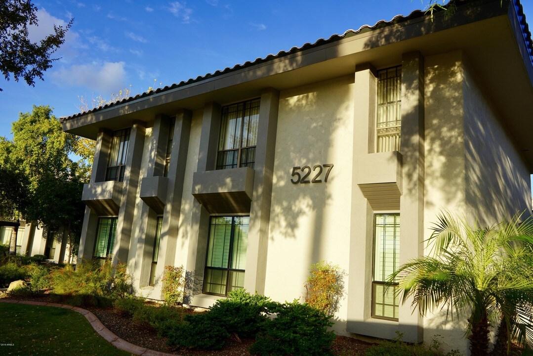 5227 N 24th St-Unit -207 in Phoenix, AZ - Building Photo