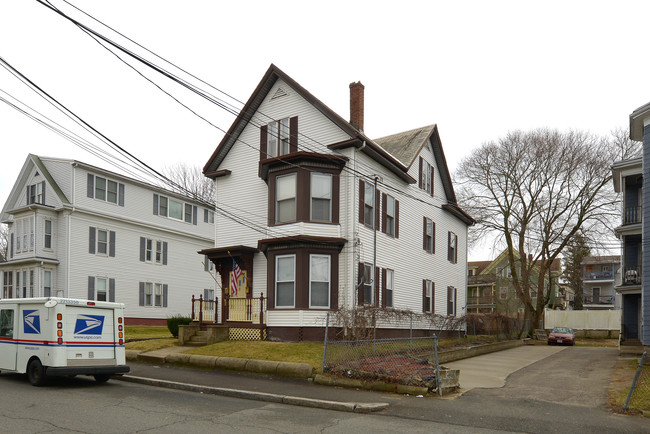 98 Winthrop St in Brockton, MA - Building Photo - Building Photo