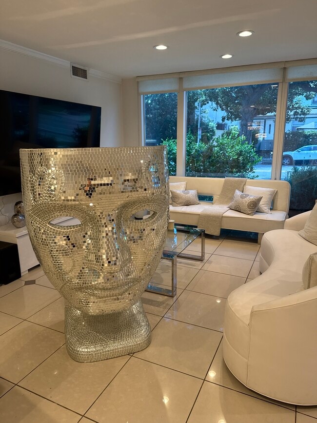 property at 248 S Doheny Dr