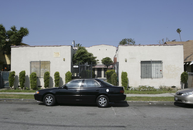 Two Worlds Apartments in Los Angeles, CA - Building Photo - Building Photo