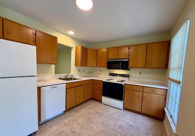 2814 Kingston Dr in Sinking Spring, PA - Building Photo - Building Photo