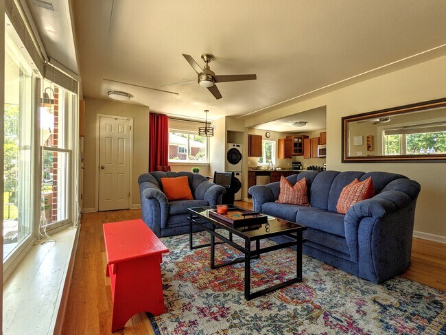 10461 Pennsylvania St, Unit Upstairs in Northglenn, CO - Foto de edificio - Building Photo