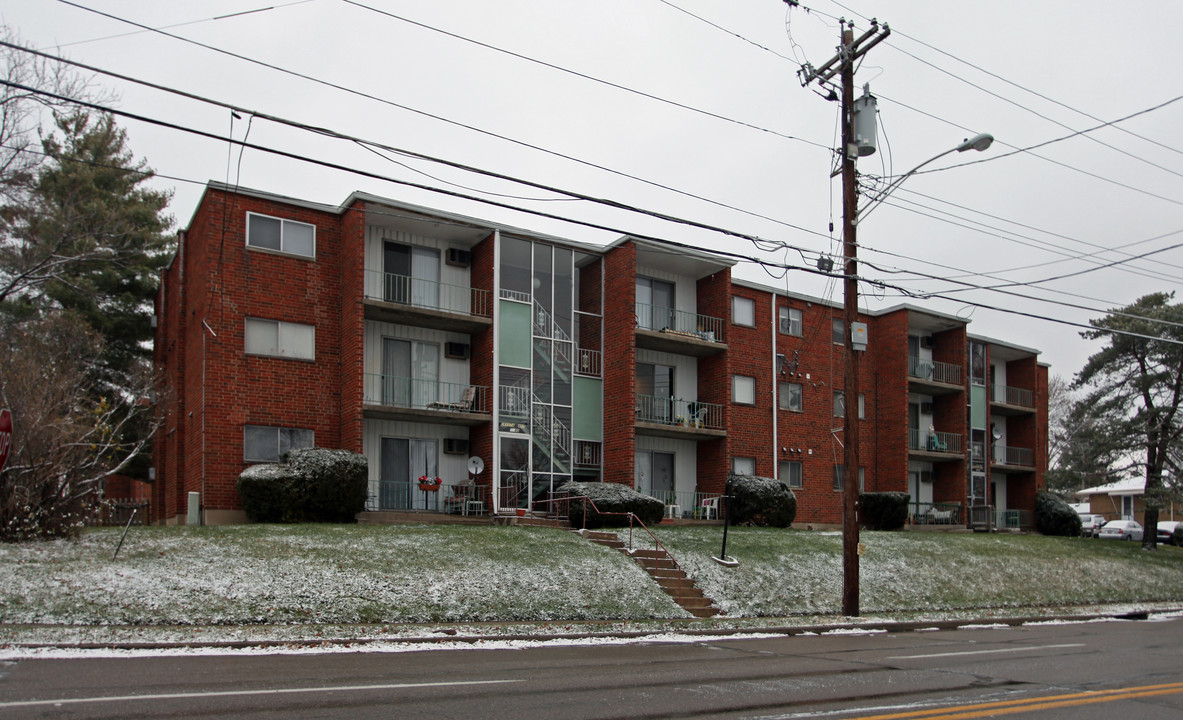 Crystal Apartments in Cincinnati, OH - Building Photo