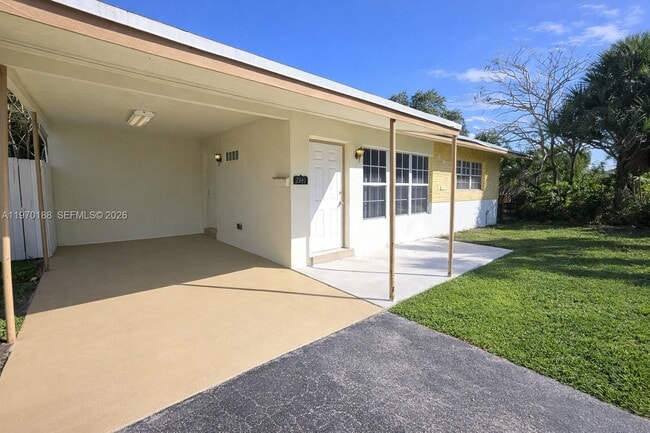 2141 N 57th Terrace in Hollywood, FL - Building Photo - Building Photo