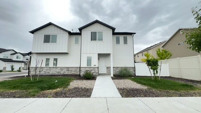 property at 829 N Cutler Dr