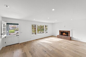 134 Esplanade in San Clemente, CA - Foto de edificio - Building Photo