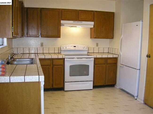 250 Hall St in Susanville, CA - Building Photo - Building Photo