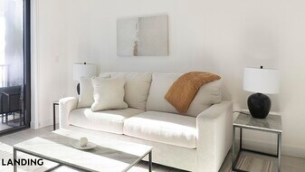 1007 S Mint St, Unit 831 in Charlotte, NC - Building Photo