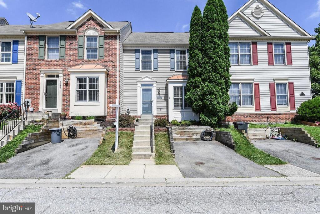 6627 Commodore Ct in New Market, MD - Foto de edificio