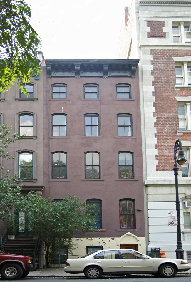 306 E 15th St in New York, NY - Foto de edificio - Building Photo