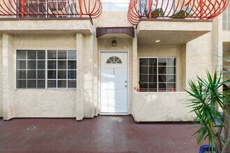 908 S Shenandoah St in Los Angeles, CA - Building Photo - Building Photo