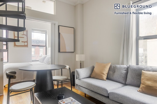 515 W 47th St in New York, NY - Building Photo - Building Photo