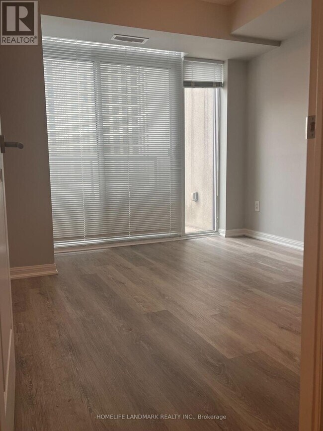 400 Adelaide St E in Toronto, ON - Building Photo - Building Photo