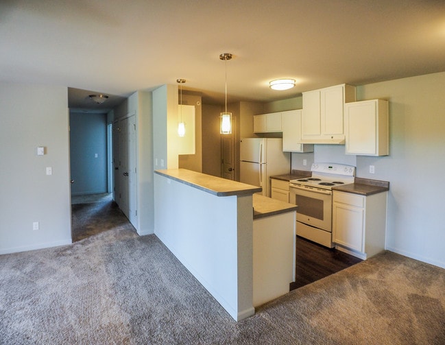 Sunset View Apartment Homes in Beaverton, OR - Building Photo - Building Photo