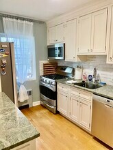 652 Washington St in Brookline, MA - Building Photo - Building Photo