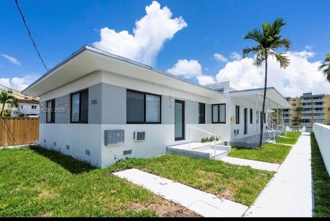 7927 Crespi Blvd in Miami Beach, FL - Building Photo - Building Photo