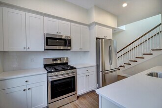 4 Kemp St, Unit 1 in Boston, MA - Building Photo - Building Photo