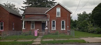 281 S Adams St in Mansfield, OH - Building Photo