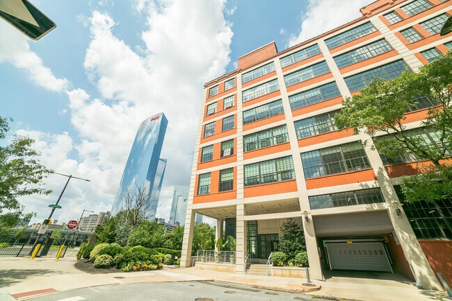 2429 Locust St, Unit 618 in Philadelphia, PA - Foto de edificio