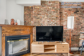 118 Christopher St, Unit FL4-ID1166 in New York, NY - Building Photo - Building Photo