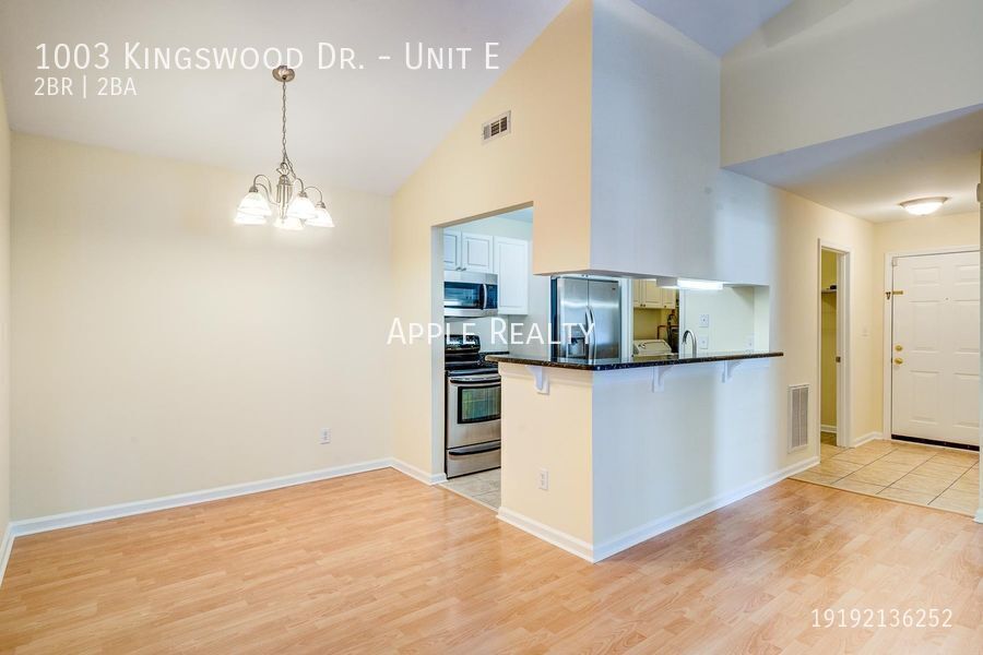 1003 Kingswood Dr in Chapel Hill, NC - Building Photo