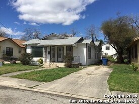 211 Preston Ave in San Antonio, TX - Building Photo