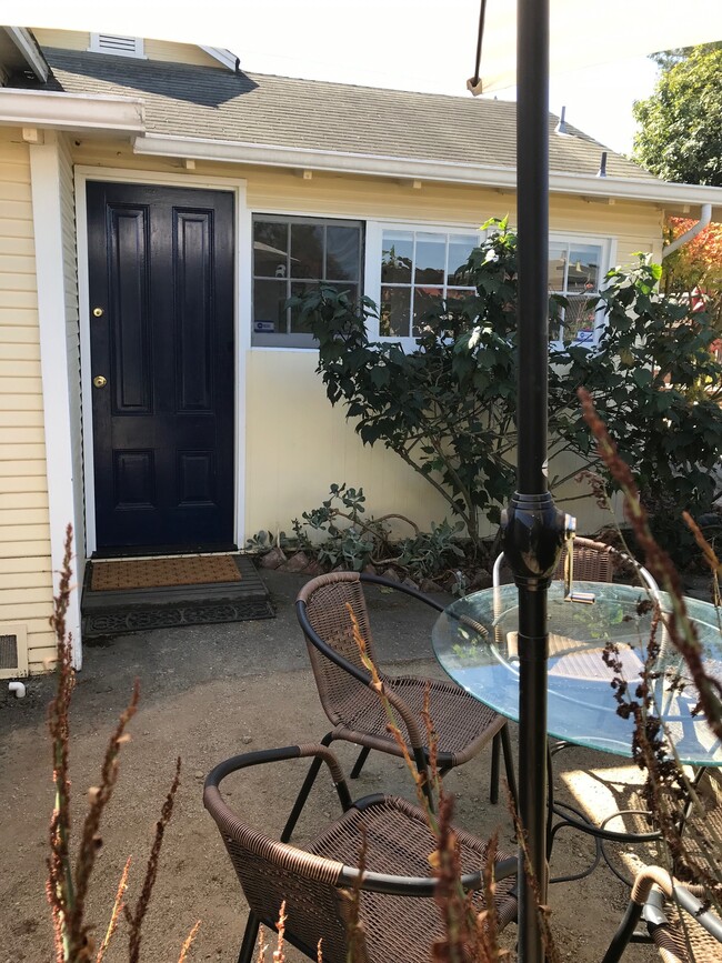 122 Calabasas Rd, Unit 122 Calabasas Rd.