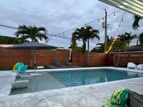 2310 SW 19th St in Miami, FL - Building Photo - Building Photo