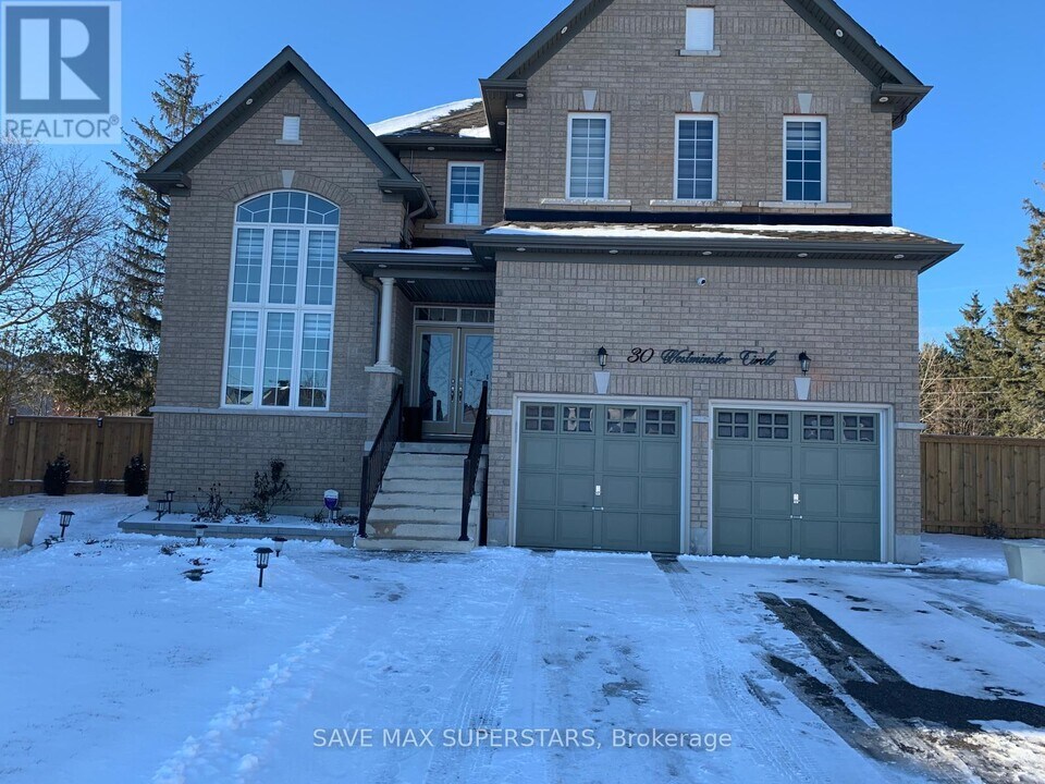 30 Westminster Cir in Barrie, ON - Building Photo