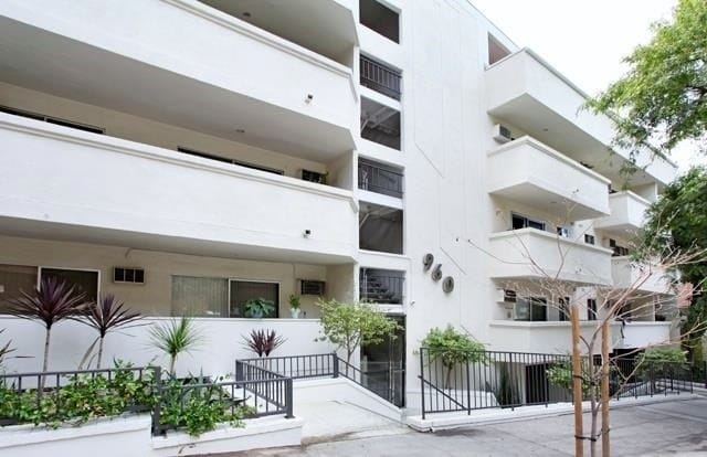 property at 960 Larrabee St
