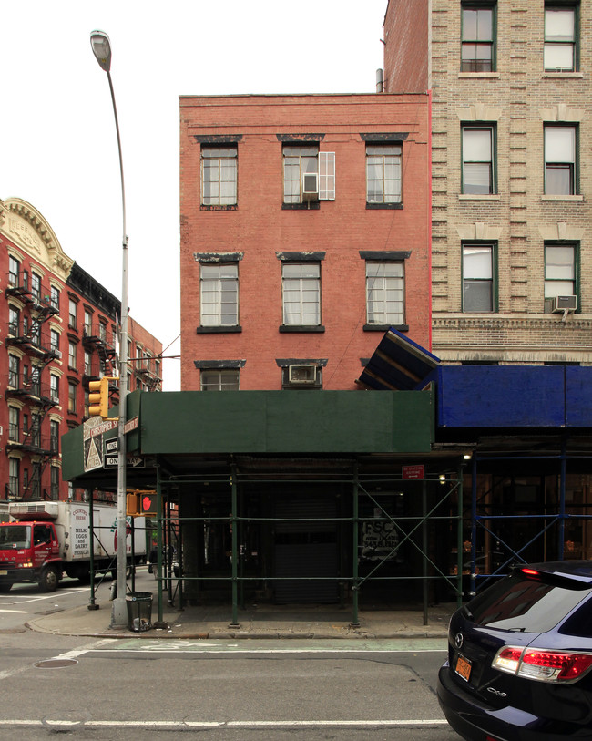 327 Bleecker St in New York, NY - Building Photo - Building Photo