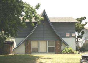 735-757 Karesh Ave Pomona 12 Units Apartment in Pomona, CA - Building Photo - Building Photo